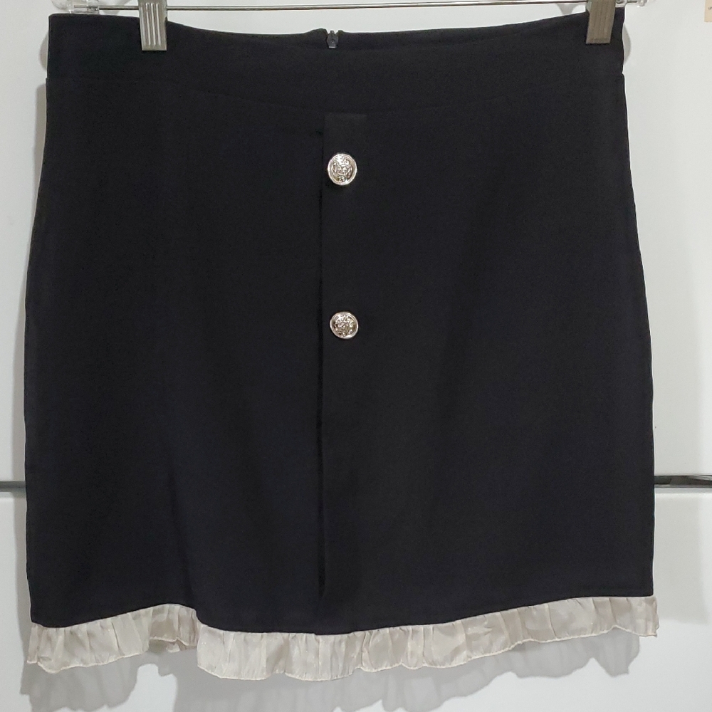 Elegant Black Short Skirt with Cream Trim And Ruffle Size 2XL